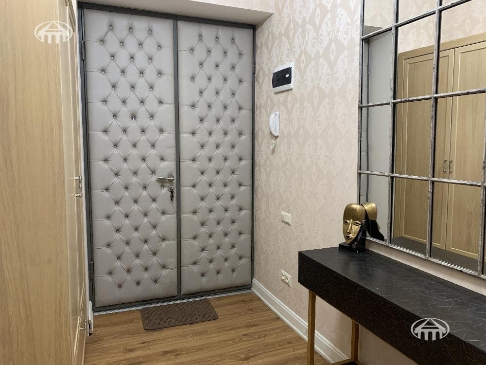Apartment · 2 rooms · 77 m² · Kentron