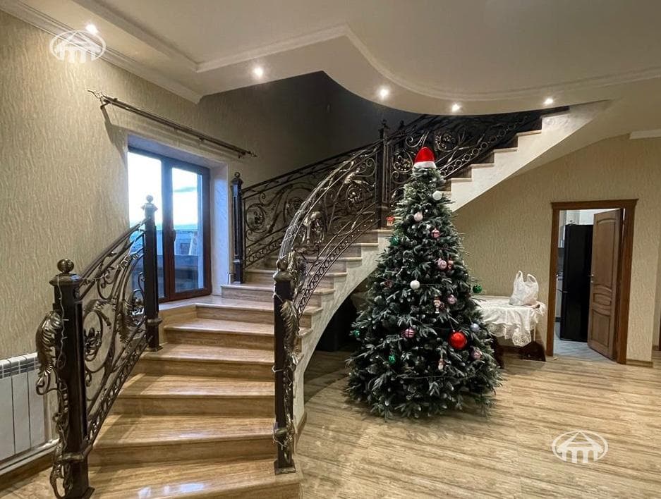 Mansion · 4 rooms · 285 m² · Nor Erznka