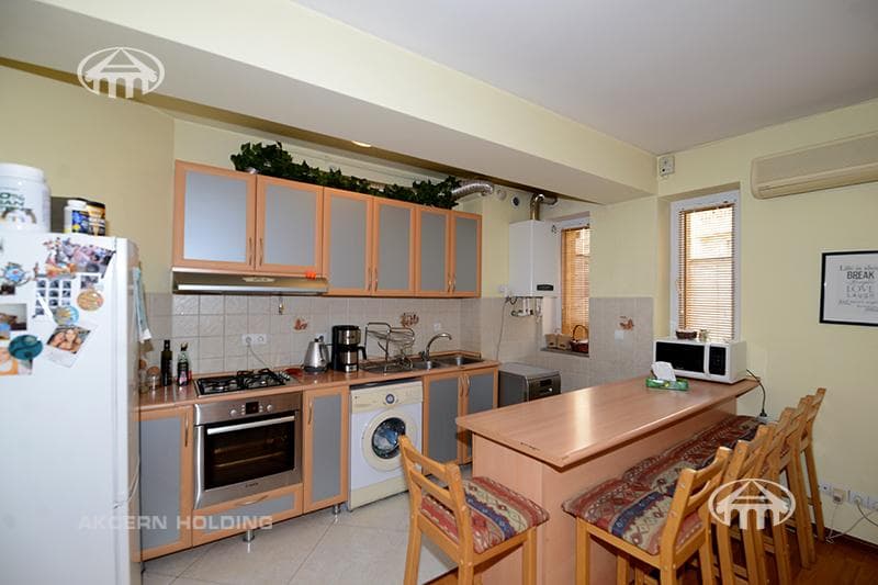 Apartment · 3 rooms · 83 m² · Kentron