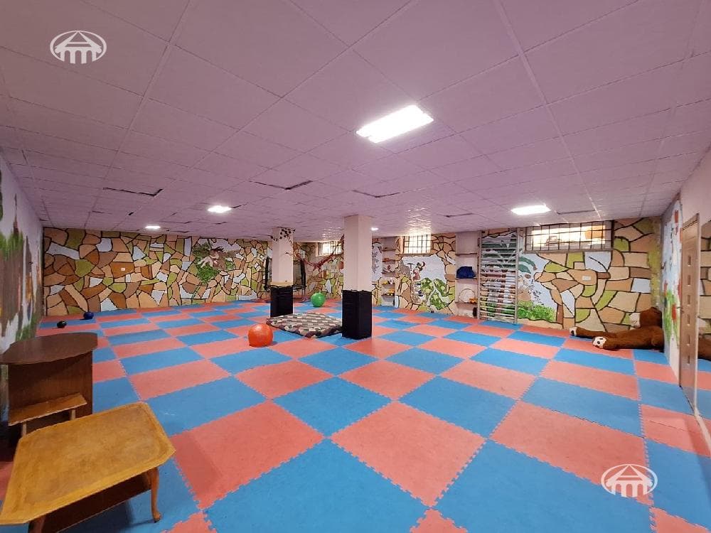 Commercial property · 440 m² · Jrvej