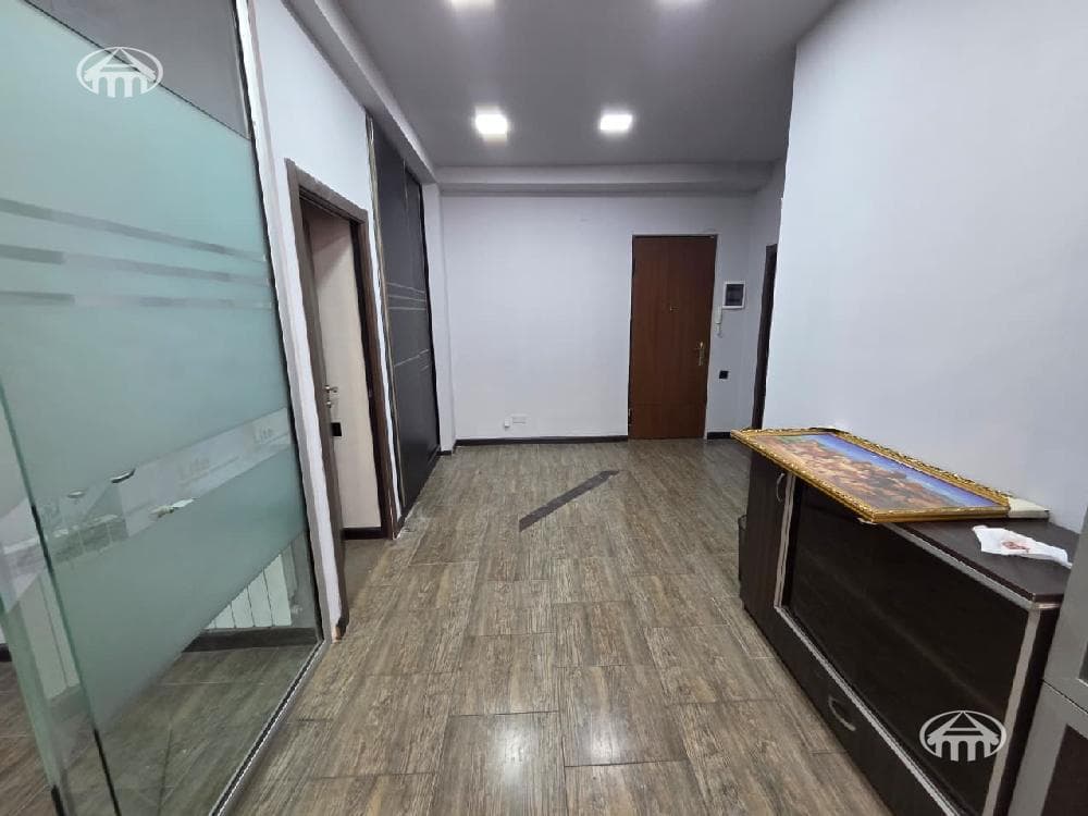 Գրասենյակ · 102 մ² · Կենտրոն