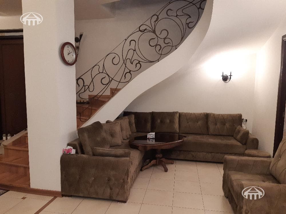Дом · 5 комн. · 392 м² · Кентрон