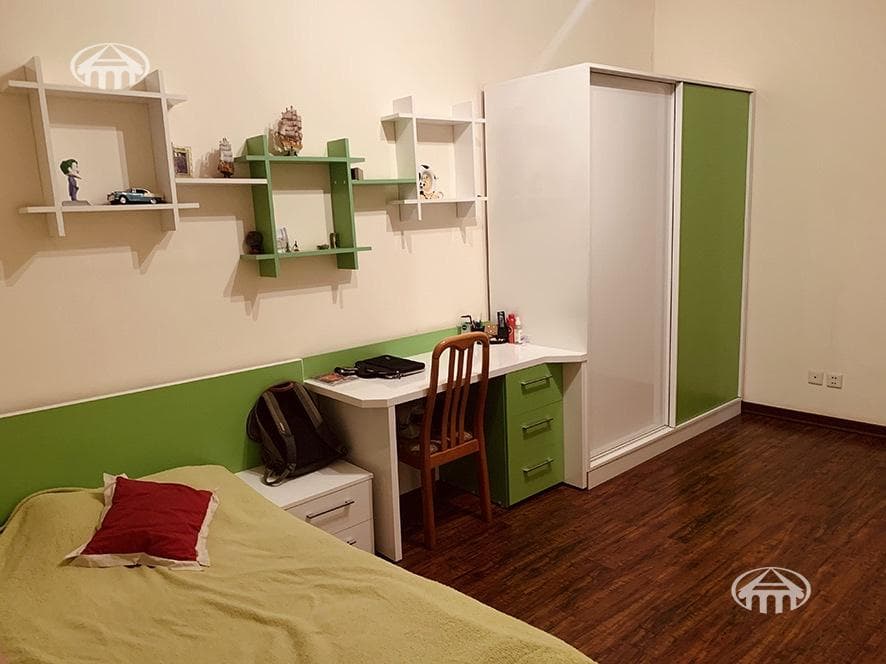 Квартира · 4 комн. · 101 м² · Кентрон