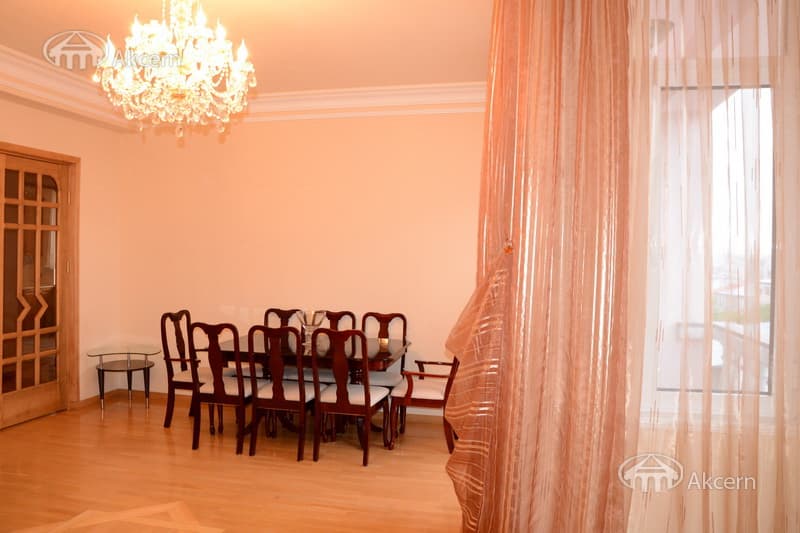 House · 6 rooms · 250 m² · Arabkir