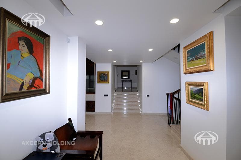 Mansion · 5 rooms · 777 m² · Avan