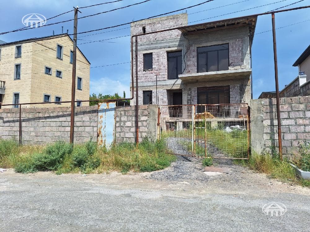 Особняк · 5 комн. · 240 м² · Аджапняк