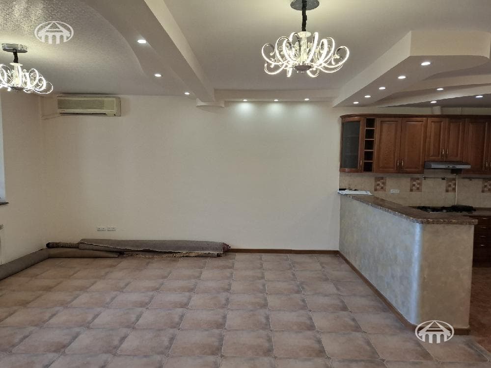 Квартира · 3 комн. · 131 м² · Арабкир