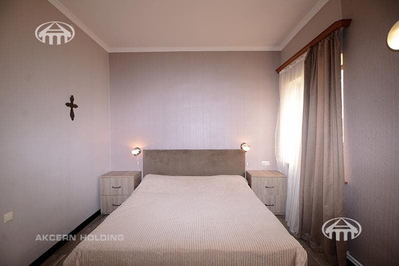 House · 4 rooms · 100 m² · Kentron