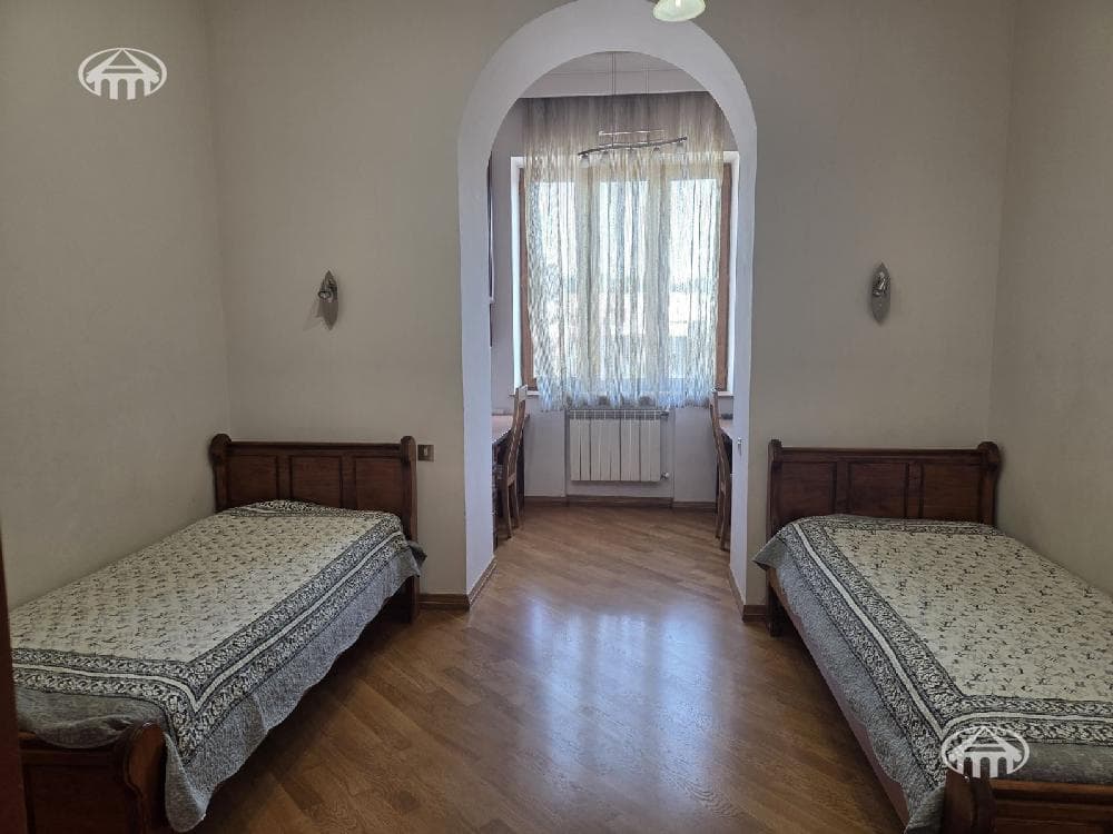 Квартира · 4 комн. · 122 м² · Кентрон