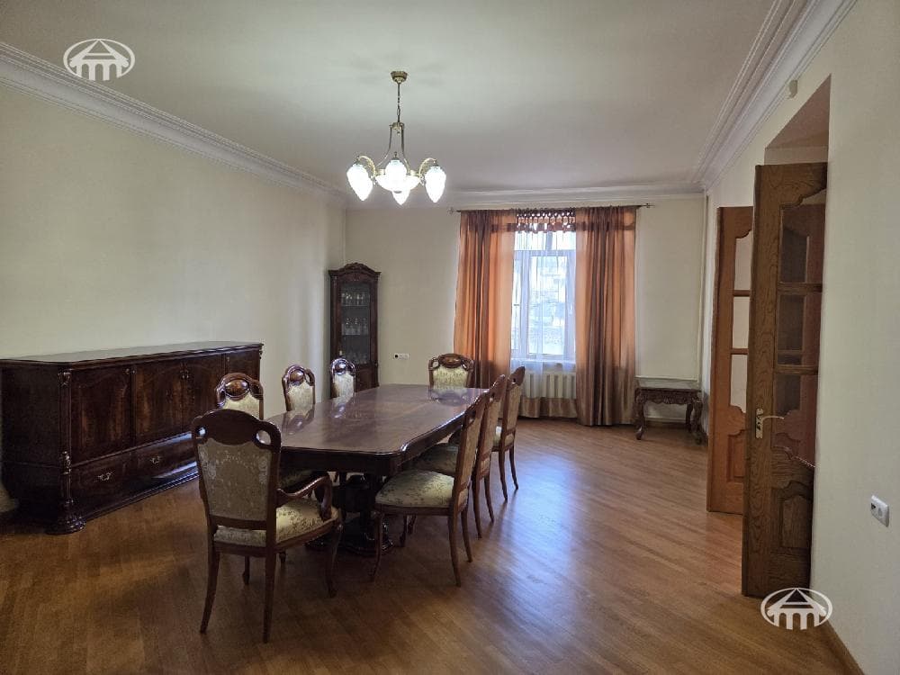 Дом · 6 комн. · 540 м² · Арабкир
