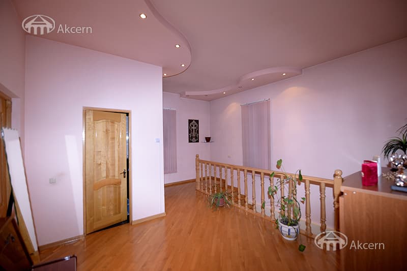Mansion · 5 rooms · 340 m² · Arabkir
