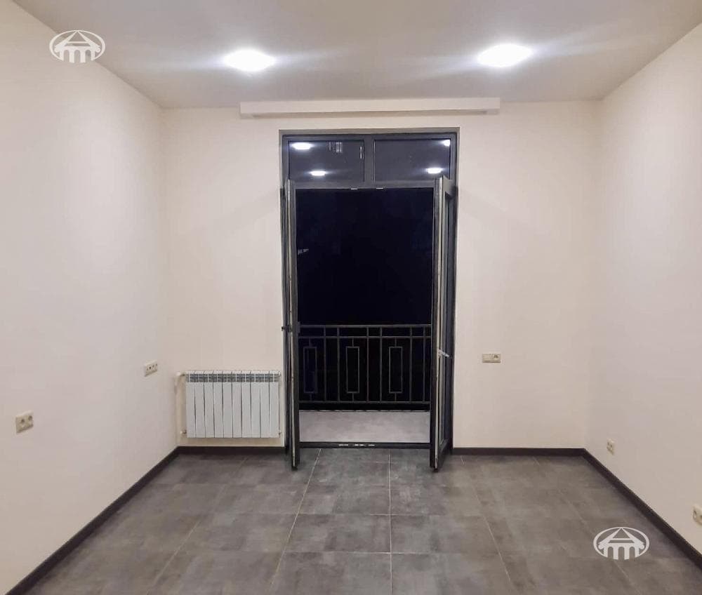 House · 7 rooms · 468 m² · Kentron