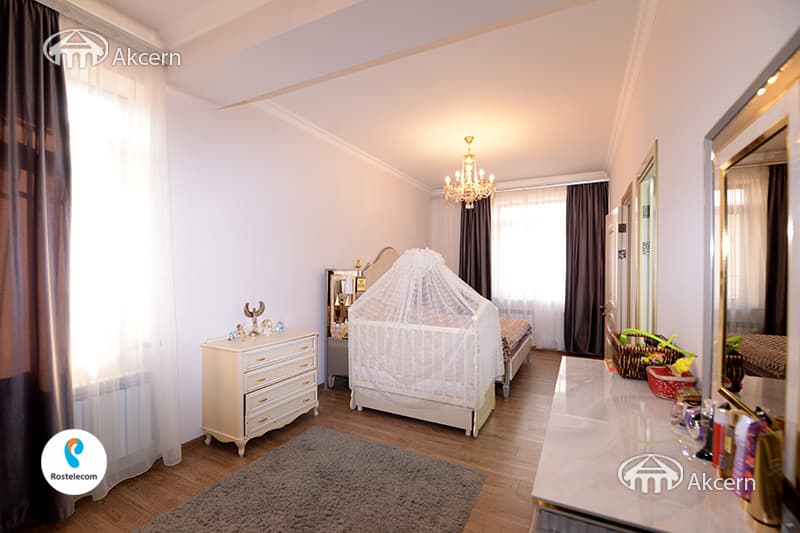 Дом · 5 комн. · 290 м² · Аван