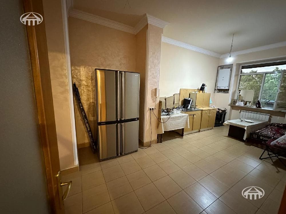 Apartment · 4 rooms · 179 m² · Kentron
