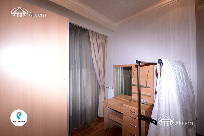 Բնակարան · 5 սեն. · 300 մ² · Կենտրոն