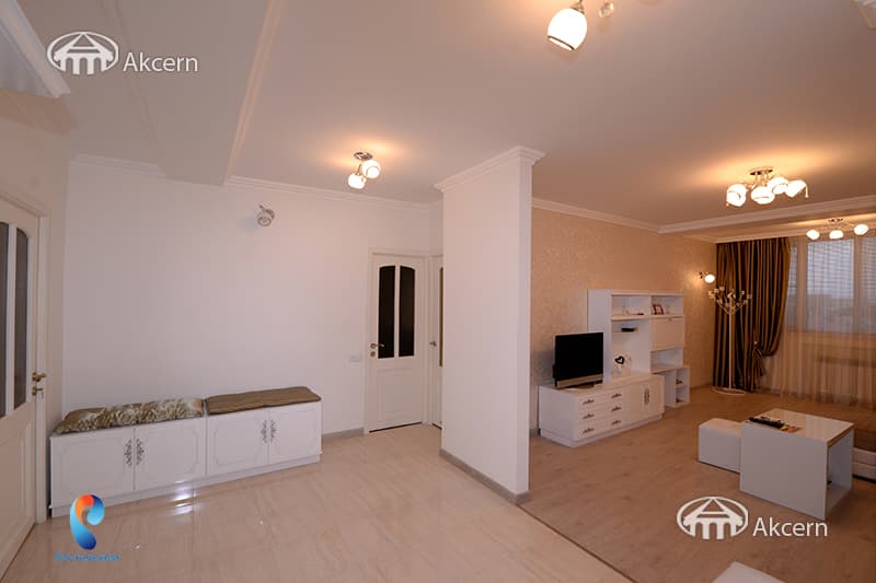 Квартира · 3 комн. · 90 м² · Кентрон