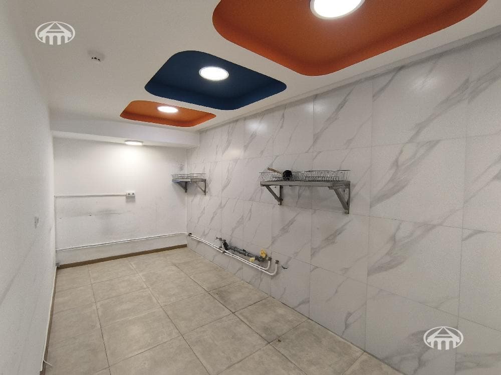Գրասենյակ · 701 մ² · Կենտրոն