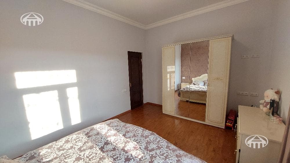 House · 6 rooms · 345 m² · Kanaker-Zeytun