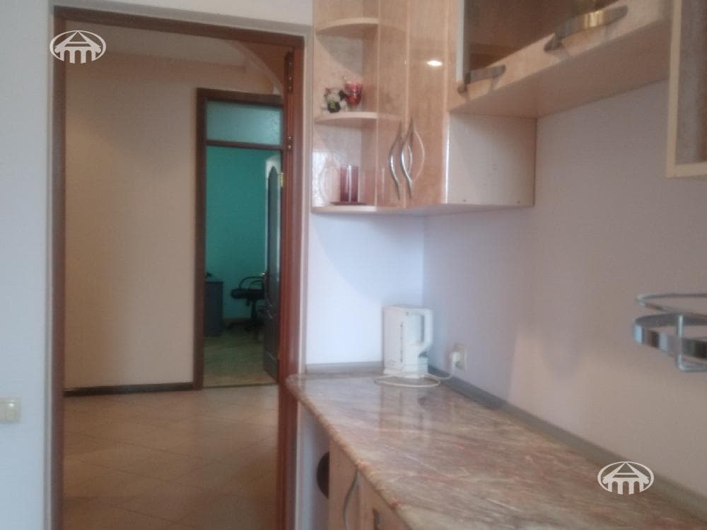 Office · 102 m² · Kentron