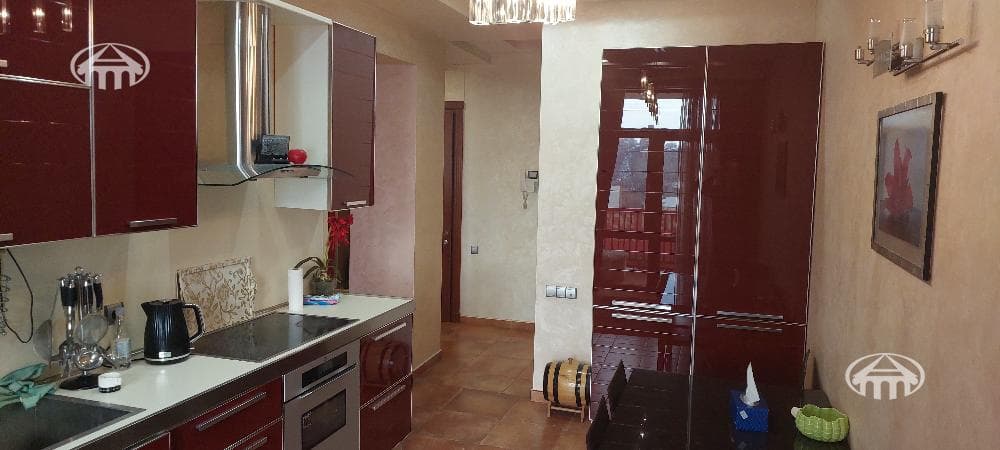 Квартира · 4 комн. · 135 м² · Кентрон