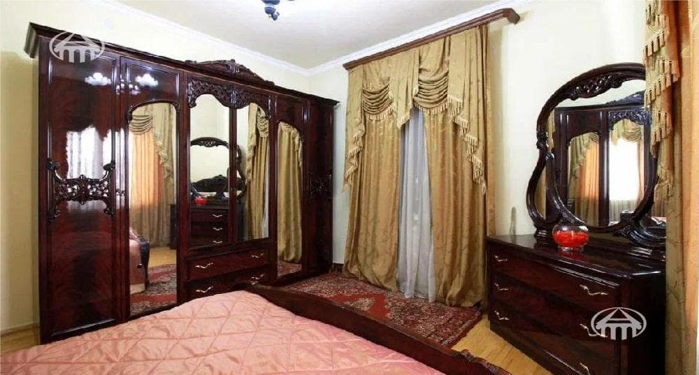 Առանձնատուն · 9 սեն. · 584 մ² · Կենտրոն