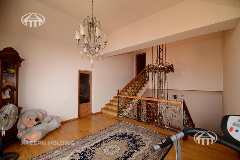 Mansion · 9 rooms · 671 m² · Arabkir