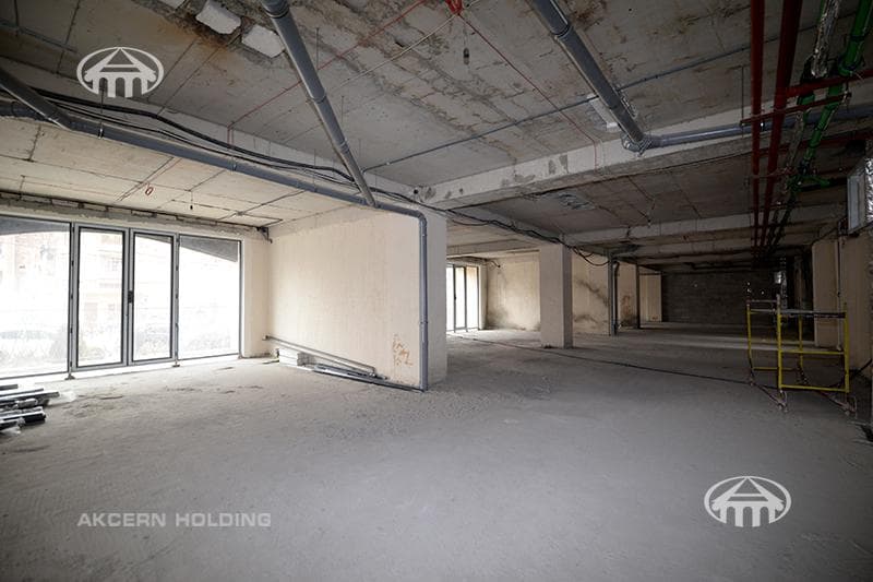 Retail · 305 m² · Kanaker-Zeytun