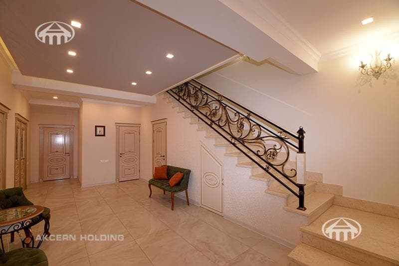 Mansion · 5 rooms · 290 m² · Avan