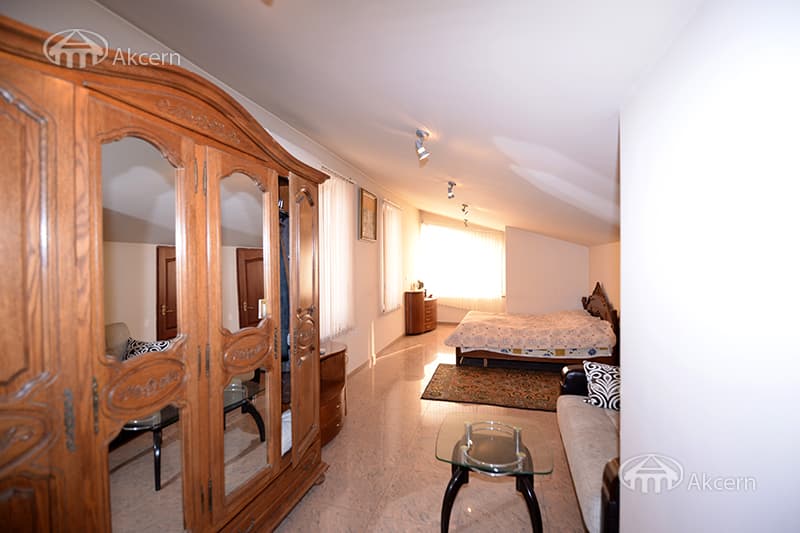 Особняк · 7 комн. · 650 м² · Кентрон