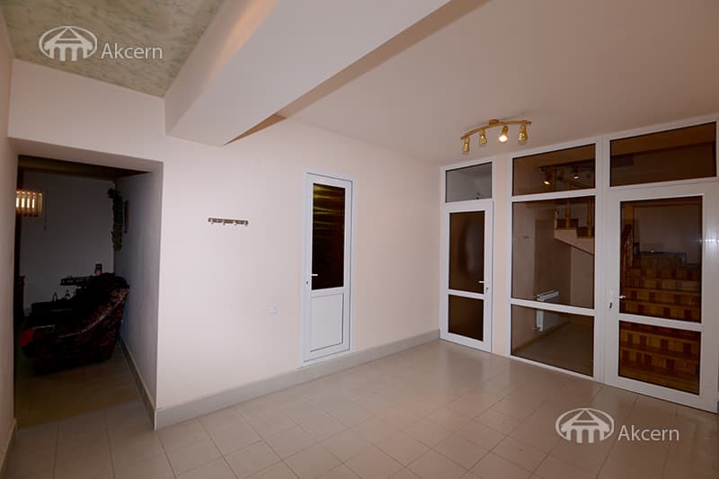 Дом · 5 комн. · 342 м² · Давташен