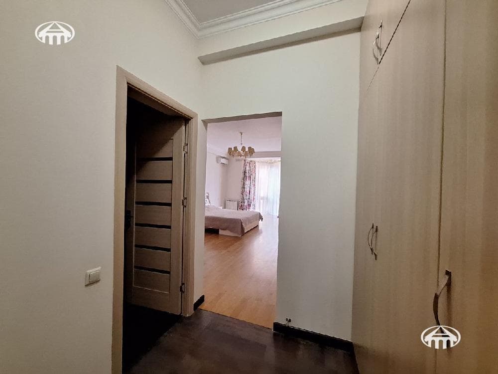 Квартира · 3 комн. · 135 м² · Кентрон