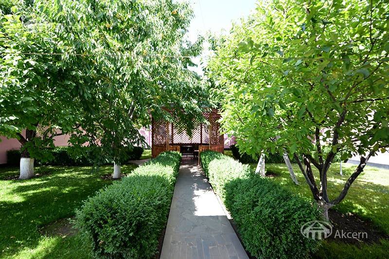 Mansion · 5 rooms · 280 m² · Parakar