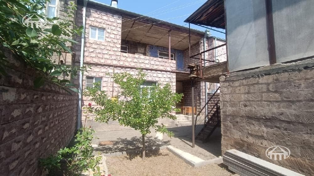 Квартира · 5 комн. · 227 м² · Гюмри