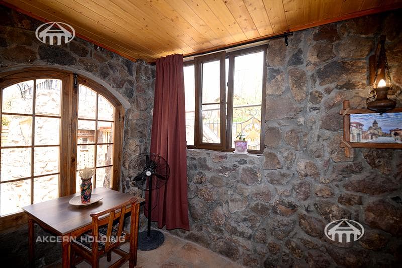 Mansion · 5 rooms · 210 m² · Garni