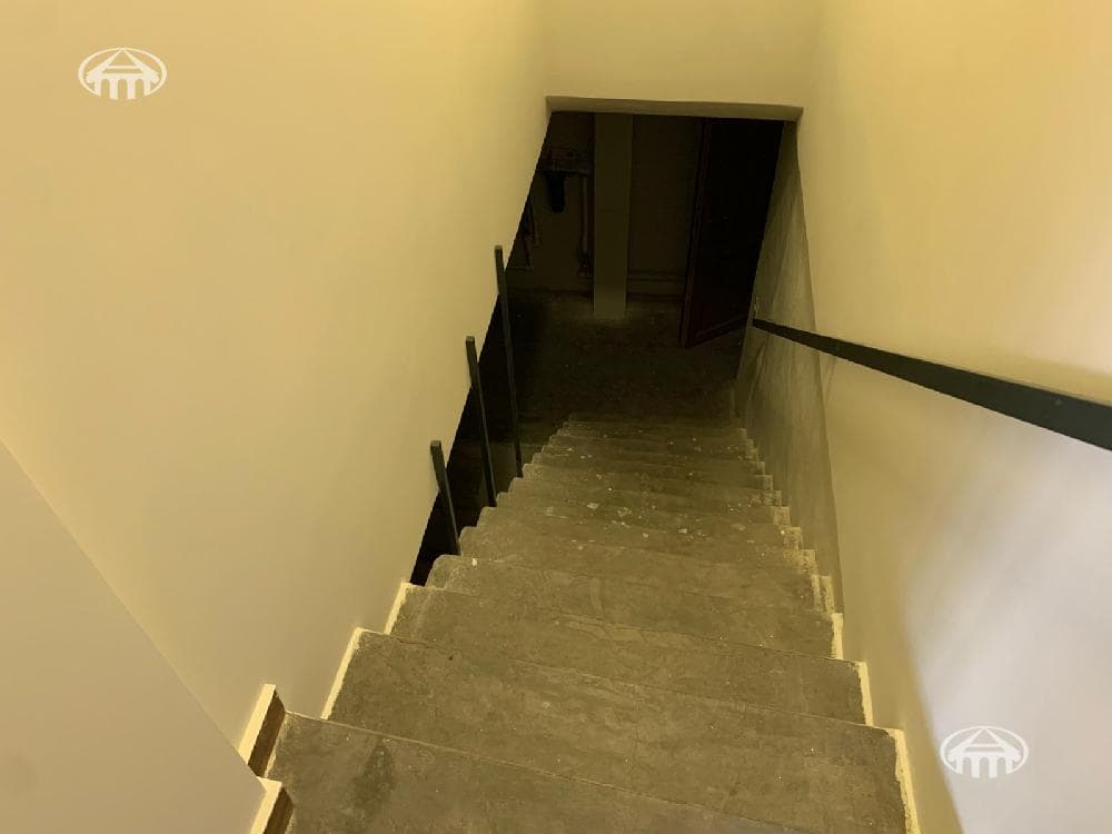 House · 6 rooms · 537 m² · Kentron