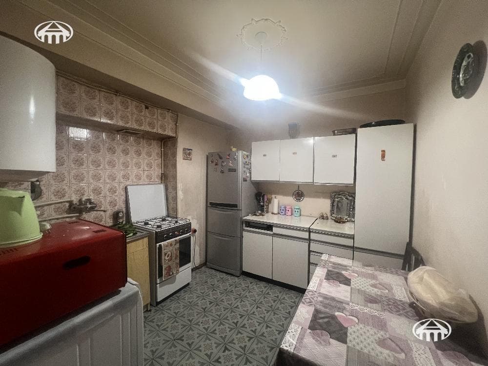 Apartment · 2 rooms · 61 m² · Kentron