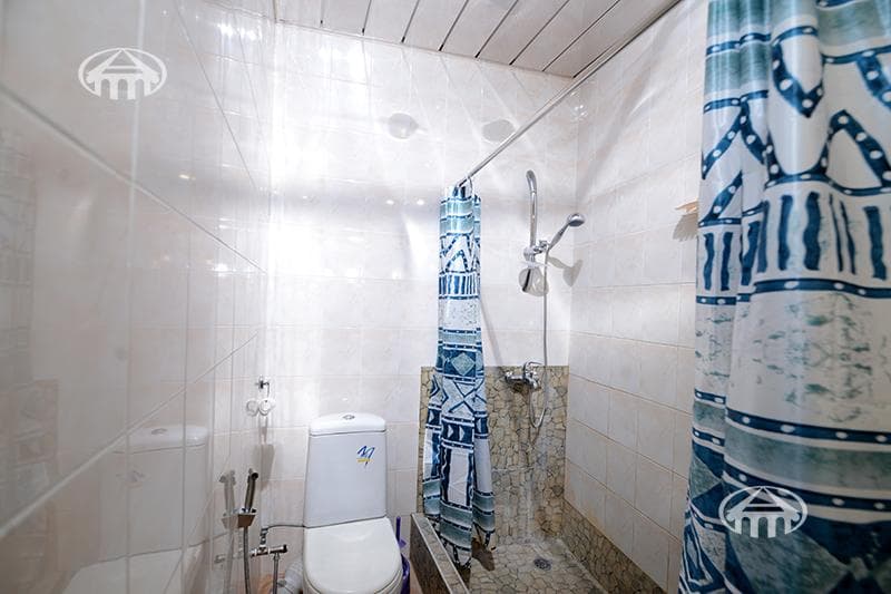 House · 6 rooms · 273 m² · Arabkir