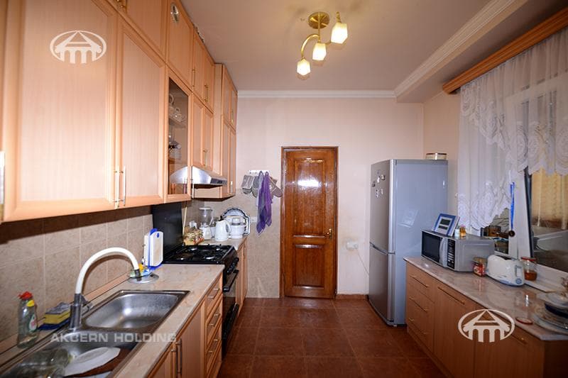 Apartment · 3 rooms · 85 m² · Kentron