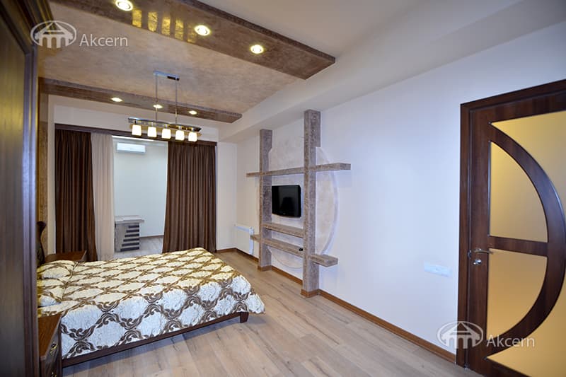 Apartment · 4 rooms · 280 m² · Kentron