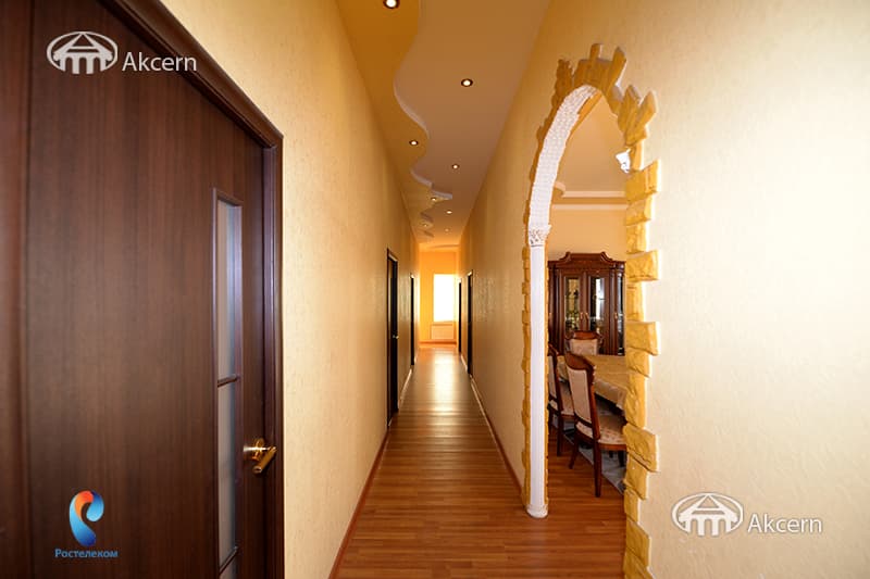 Дом · 6 комн. · 208 м² · Кентрон