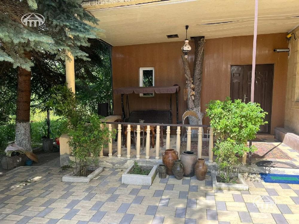 Mansion · 8 rooms · 425 m² · Gugark
