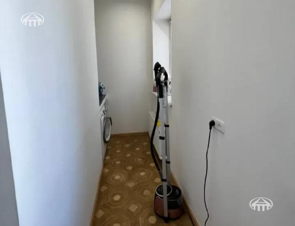 House · 4 rooms · 143 m² · Kentron