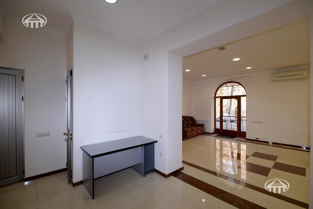 Retail · 79 m² · Arabkir