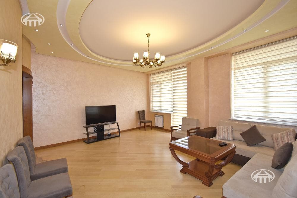 Квартира · 4 комн. · 181 м² · Кентрон