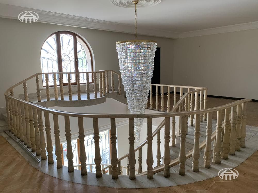House · 6 rooms · 537 m² · Kentron