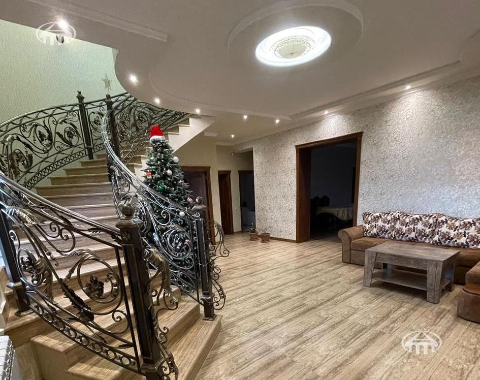 Mansion · 4 rooms · 285 m² · Nor Erznka