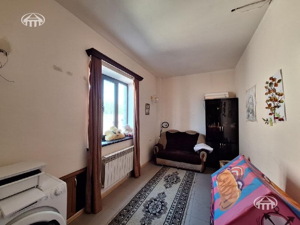 Commercial property · 440 m² · Jrvej
