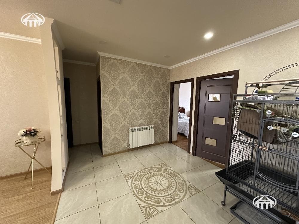 Квартира · 3 комн. · 90 м² · Кентрон