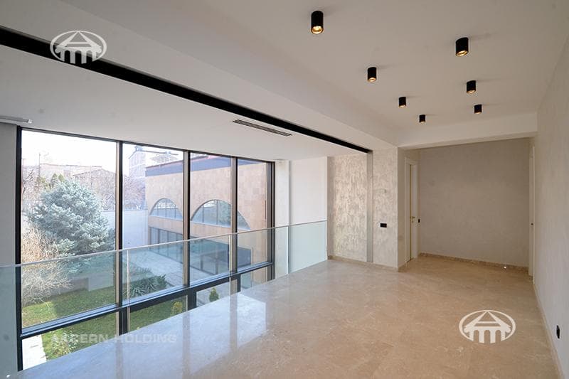 Mansion · 6 rooms · 1,022 m² · Kentron