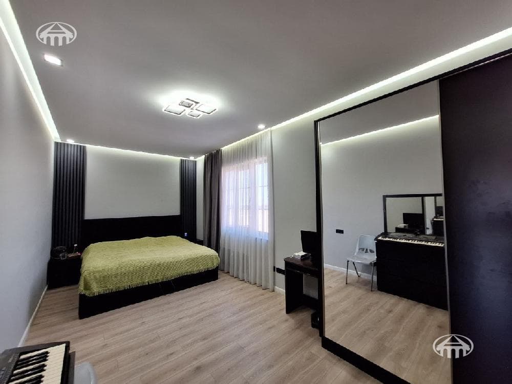 Mansion · 6 rooms · 246 m² · Zovuni